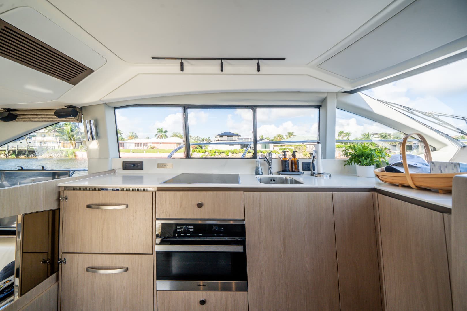 2022 Azimut 50 Fly — photo 28