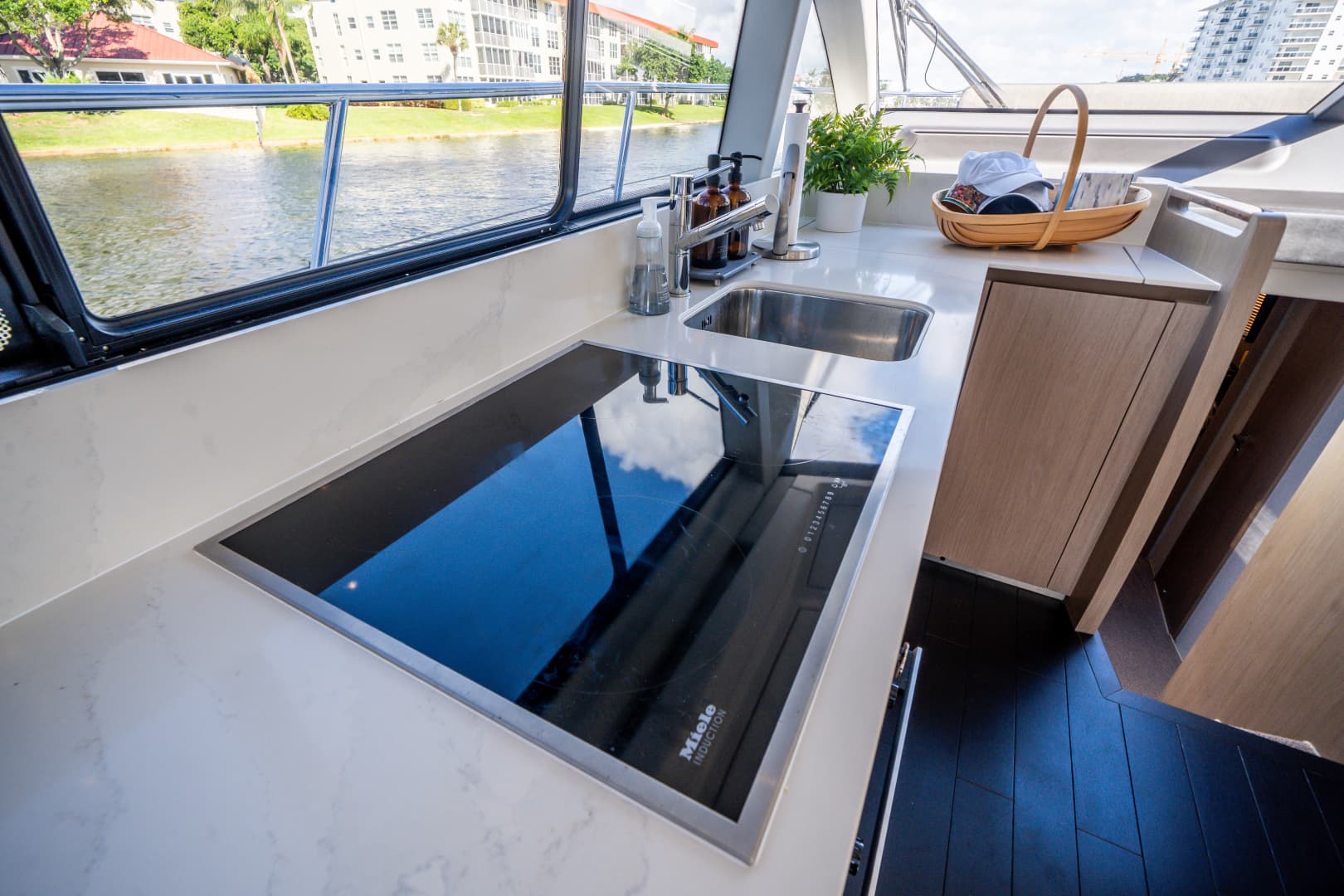 2022 Azimut 50 Fly — photo 36