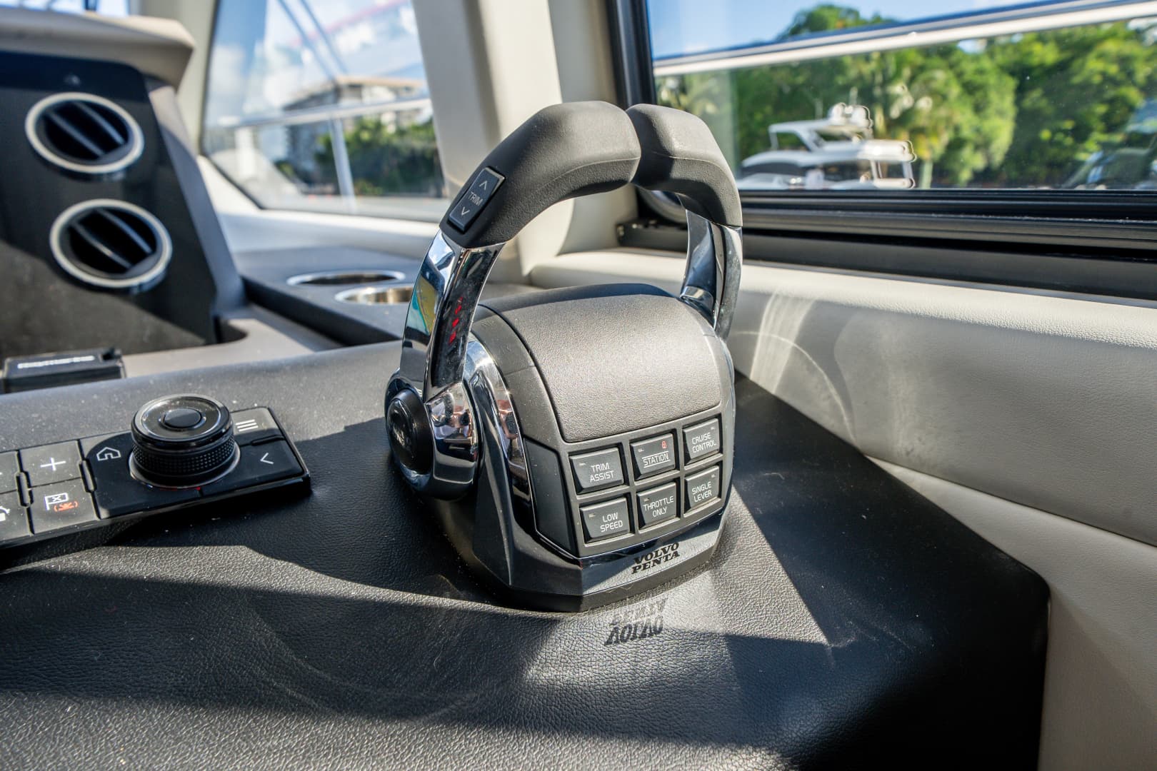 2022 Azimut 50 Fly — photo 34