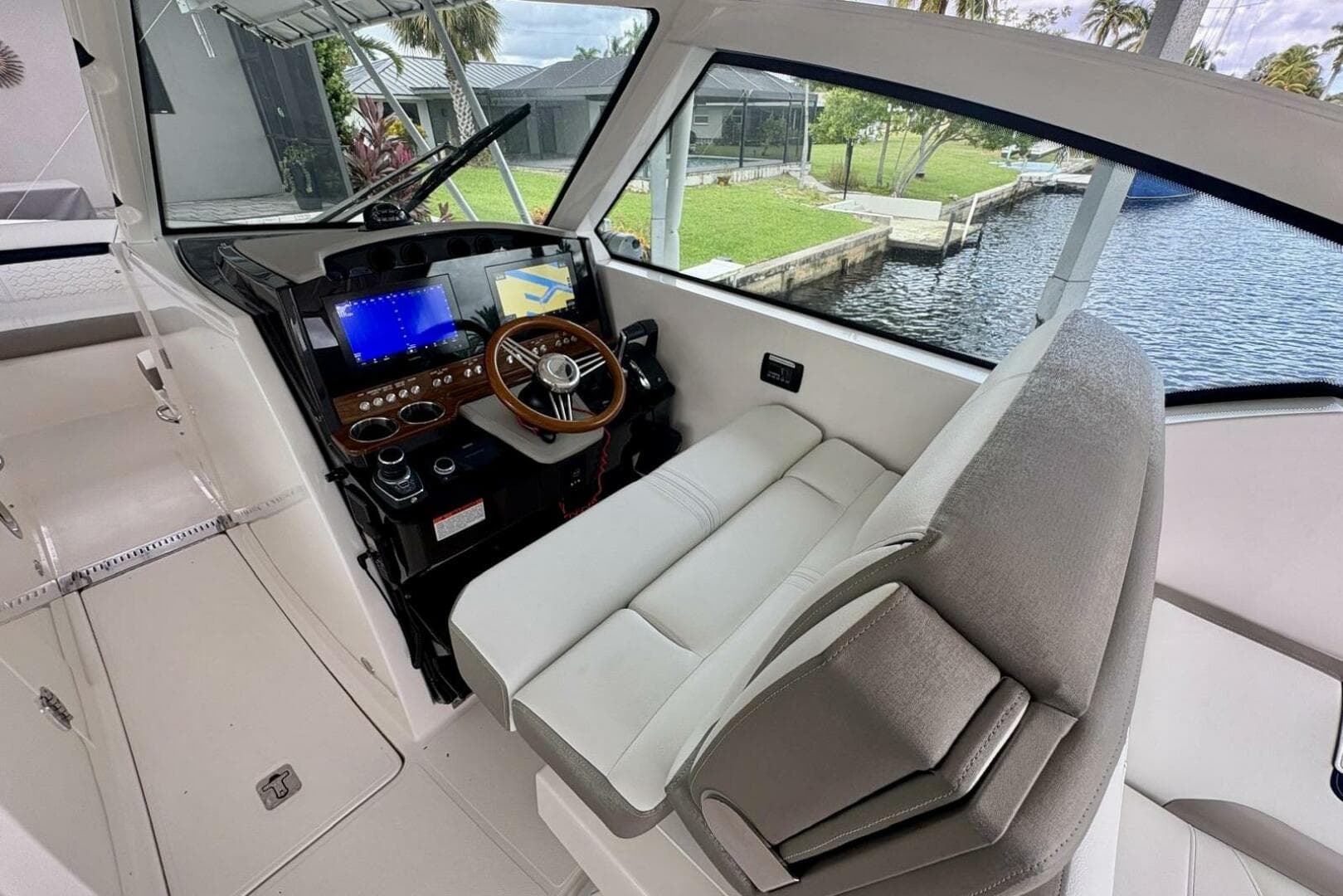 2024 Tiara Sport 34 LX — photo 15