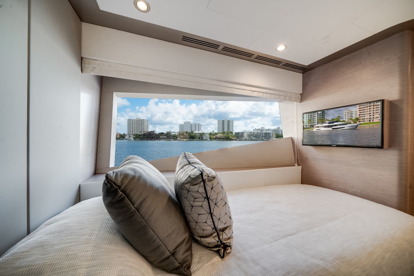 2022 Ocean Alexander 32 L — photo 50