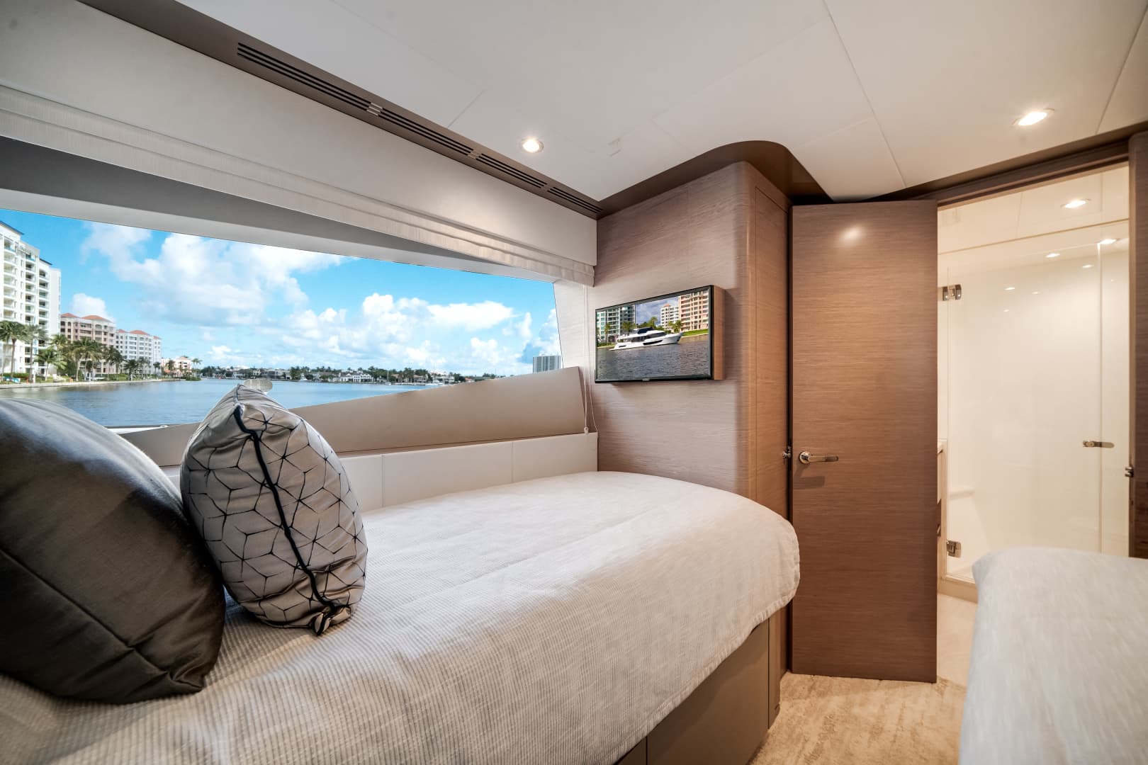 2022 Ocean Alexander 32 L — photo 49