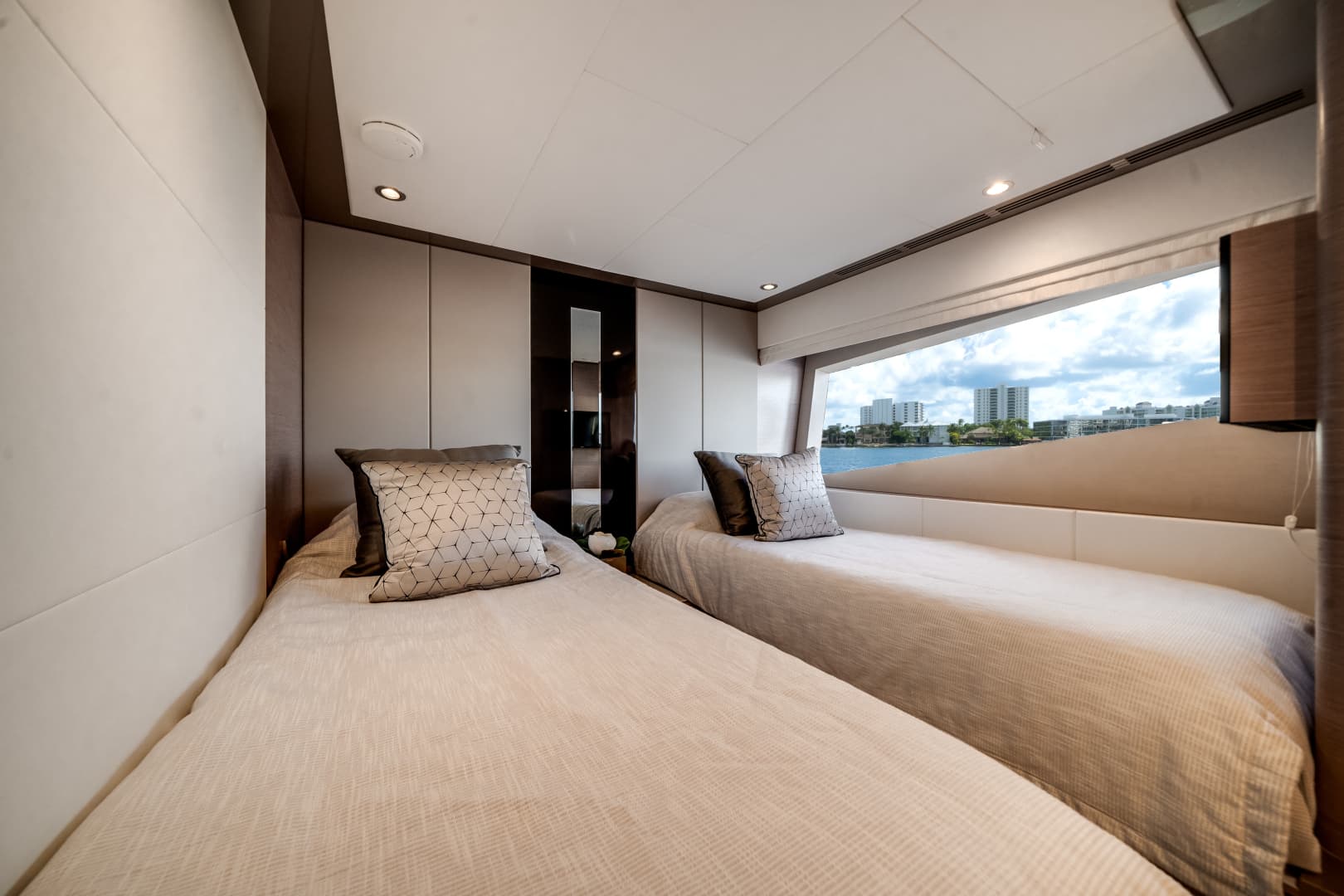 2022 Ocean Alexander 32 L — photo 48