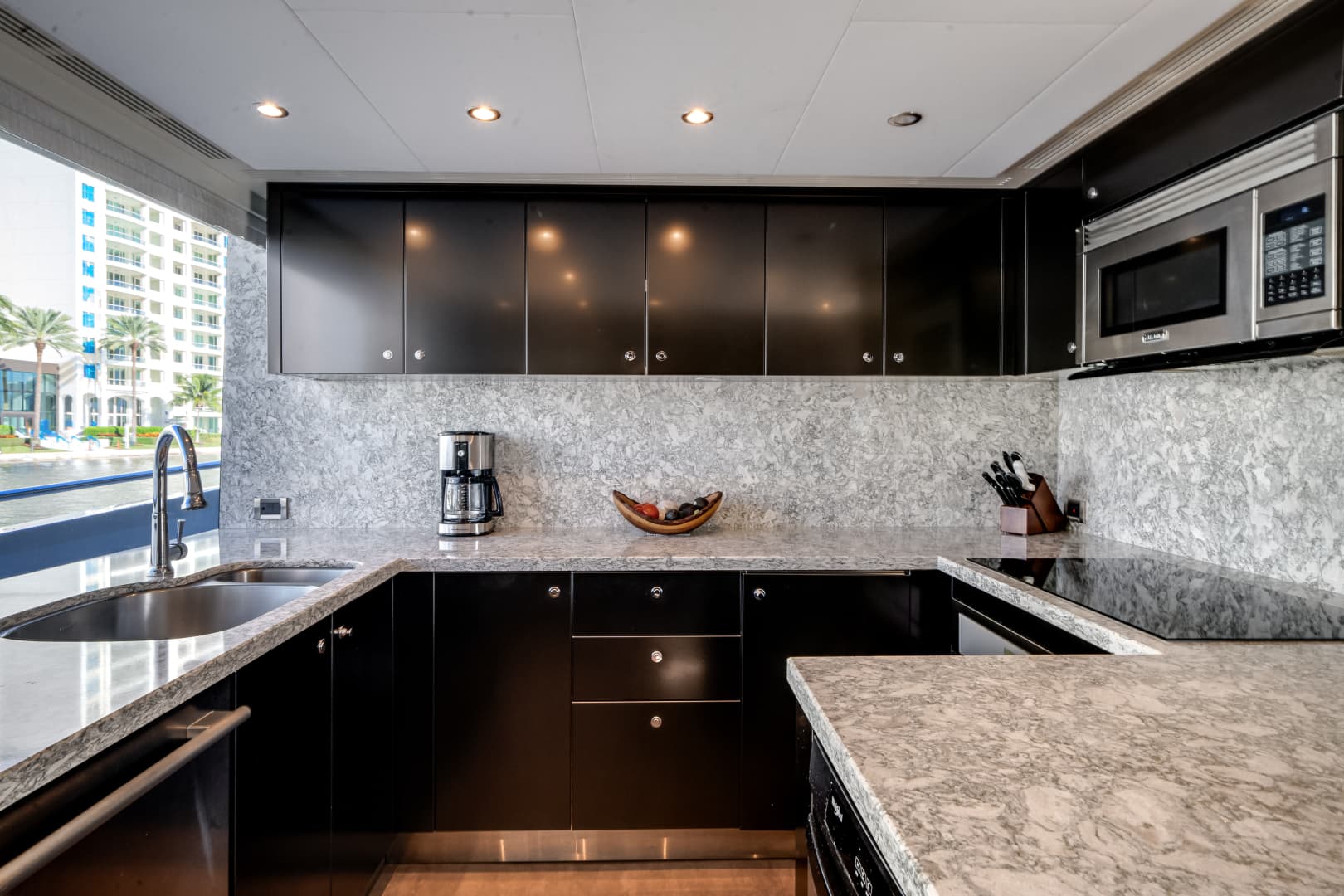 2022 Ocean Alexander 32 L — photo 24