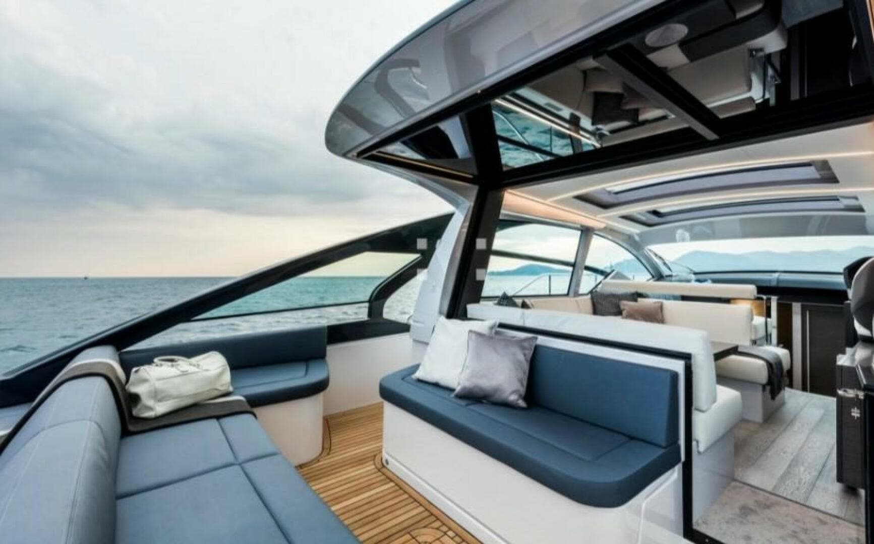 2019 Pershing 5X — photo 2