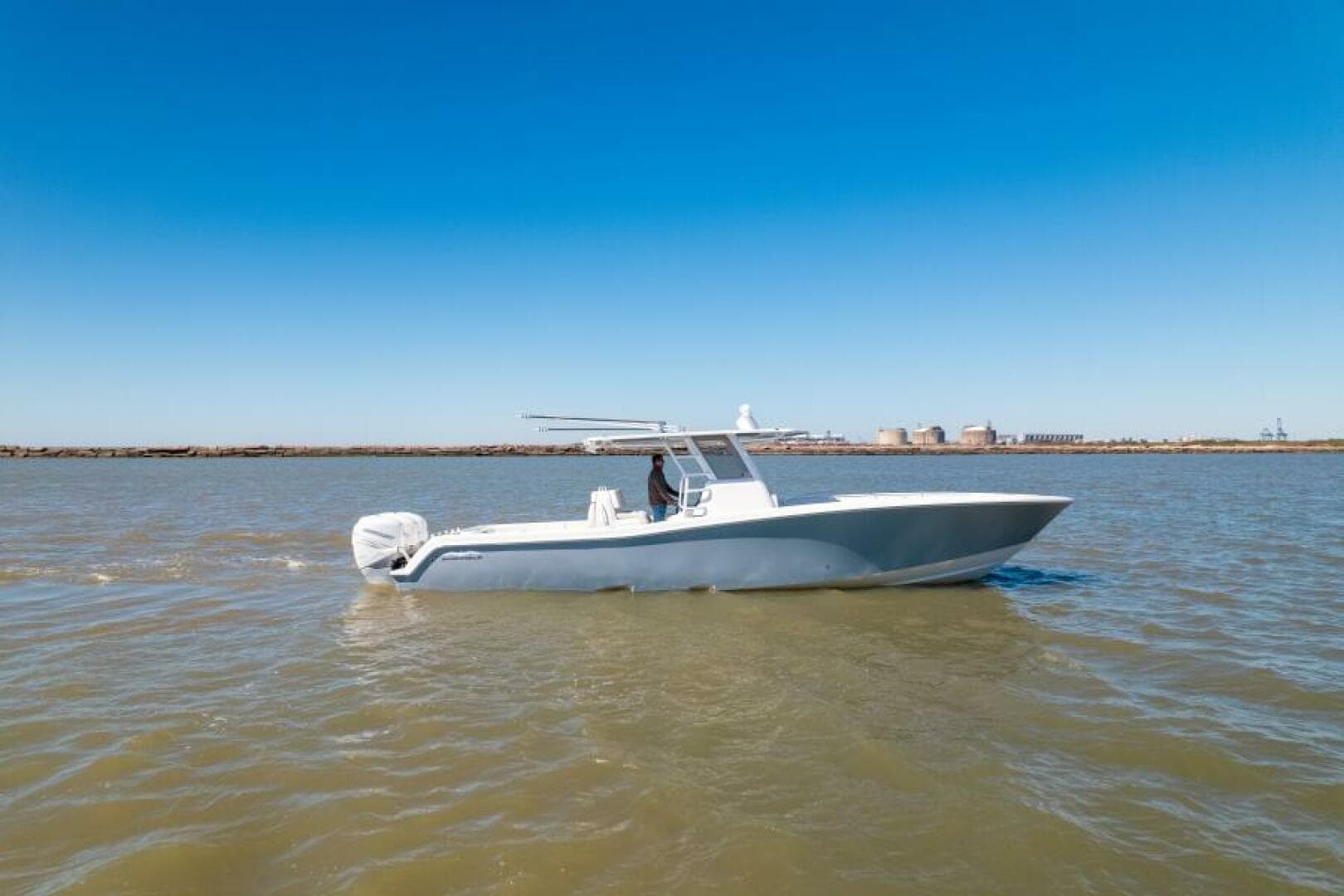 2019 Invincible 39 Open — photo 50