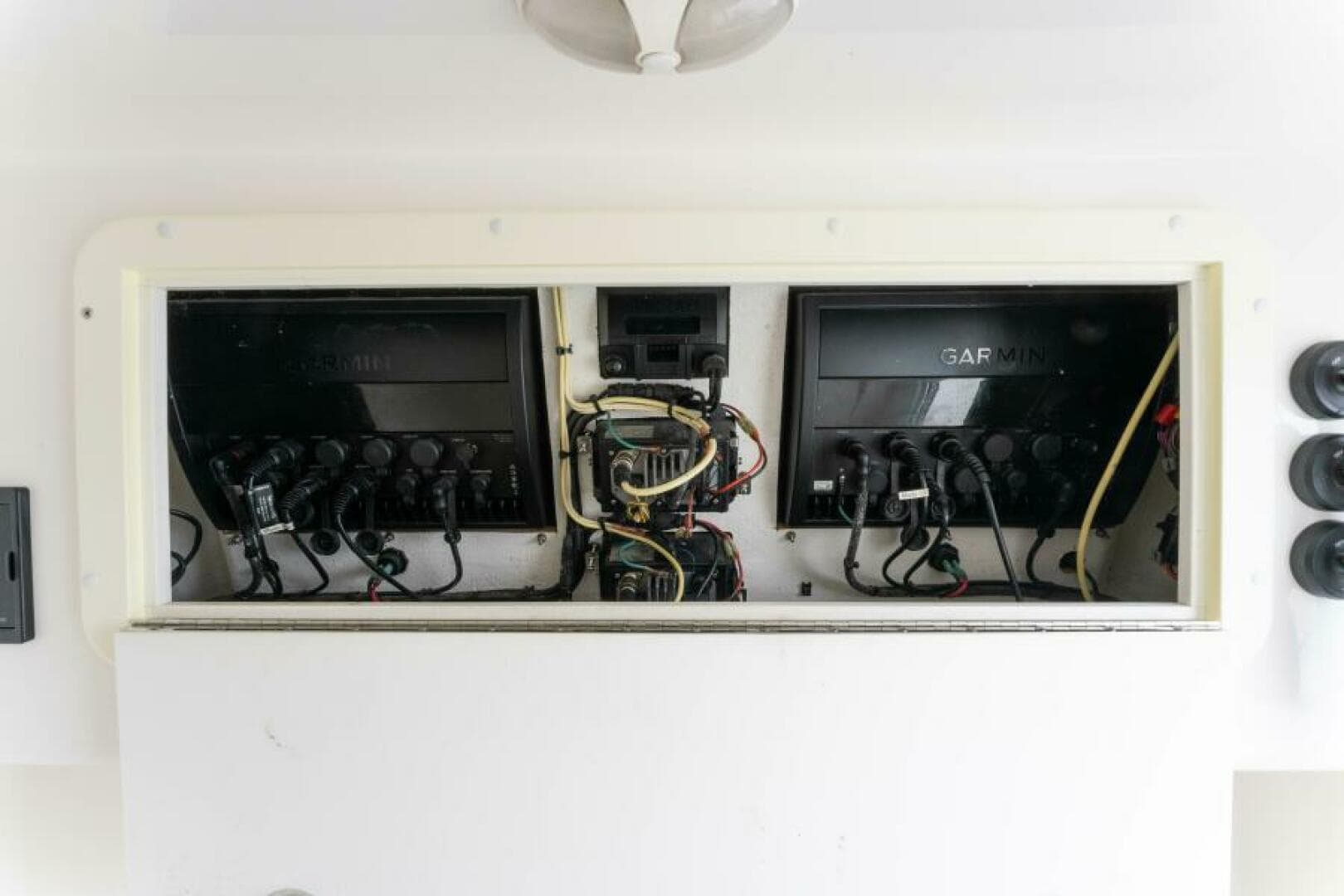 2019 Invincible 39 Open — photo 20