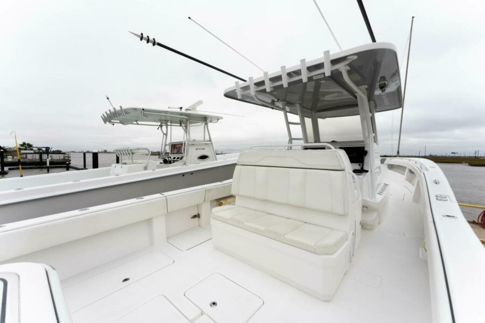 2019 Invincible 39 Open — photo 12