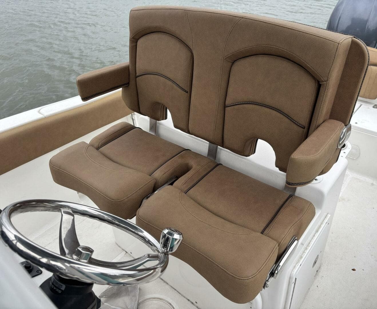 2021 Sea Hunt Ultra 234 — photo 4