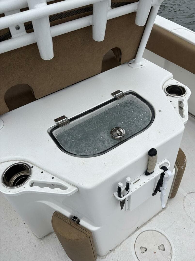 2021 Sea Hunt Ultra 234 — photo 6