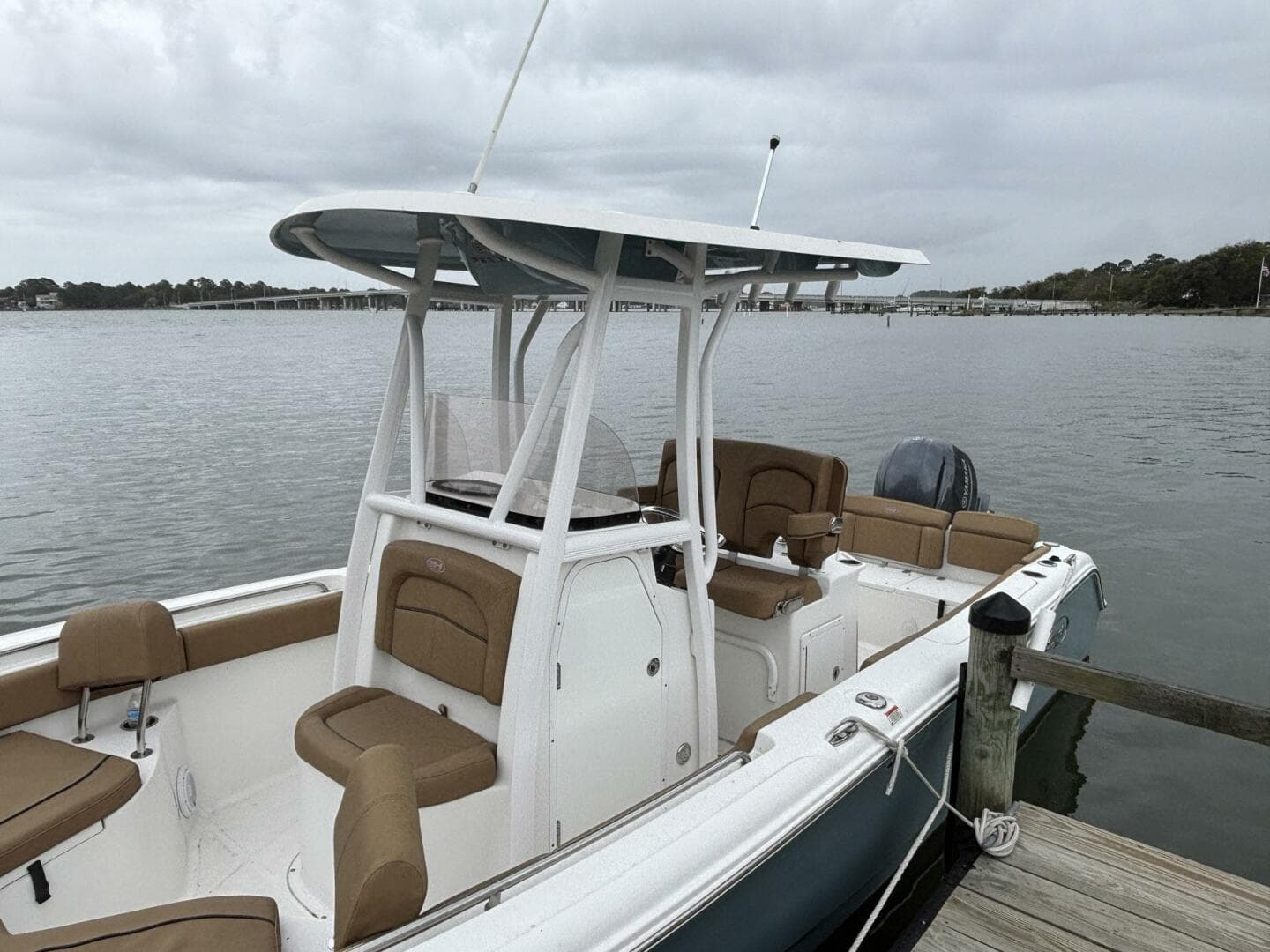 2021 Sea Hunt Ultra 234 — photo 2