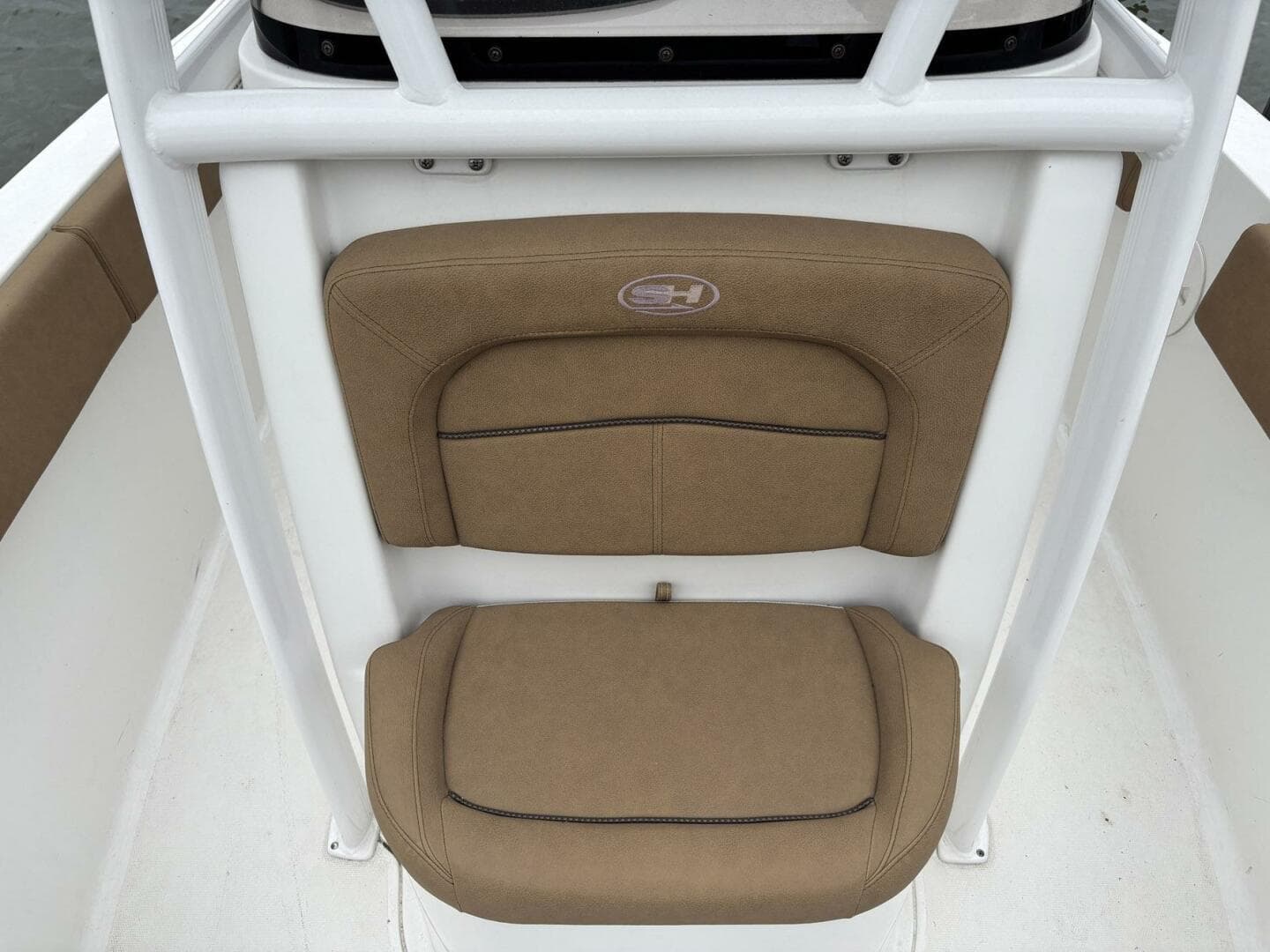 2021 Sea Hunt Ultra 234 — photo 7