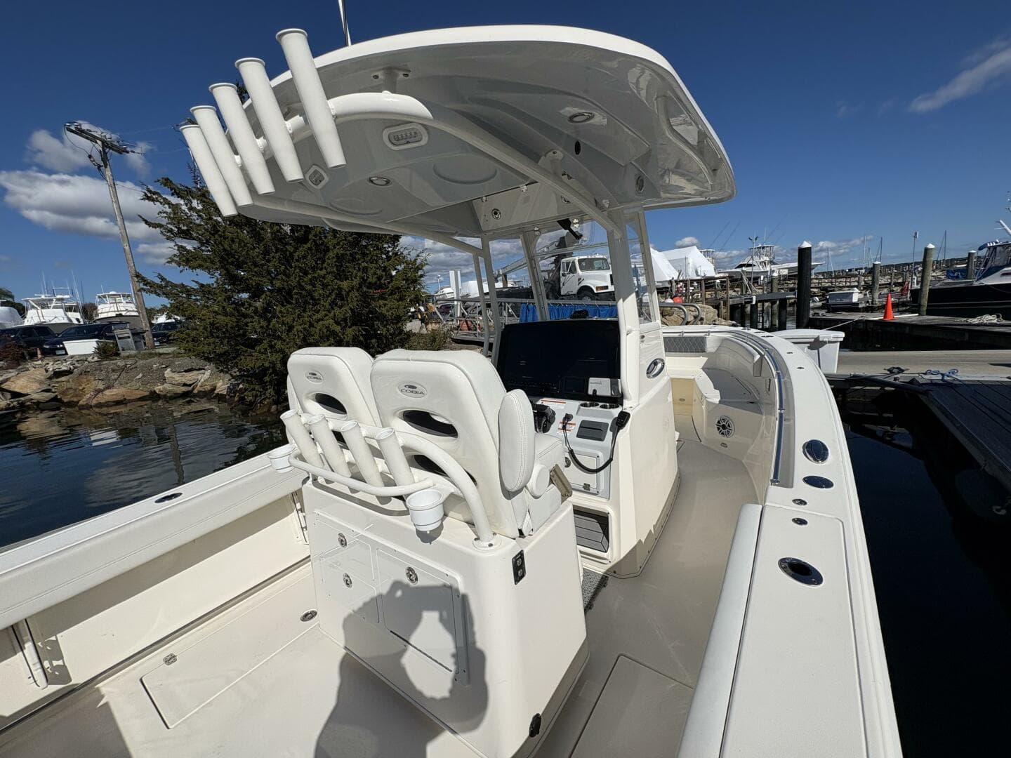 2022 Cobia 28 — photo 25