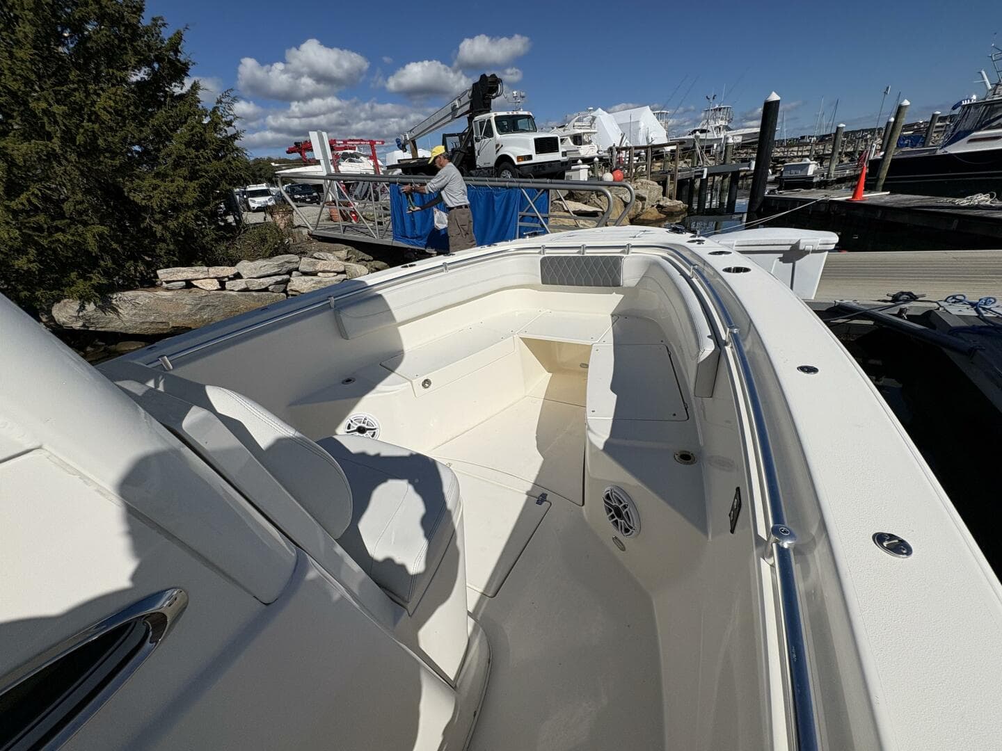 2022 Cobia 28 — photo 35
