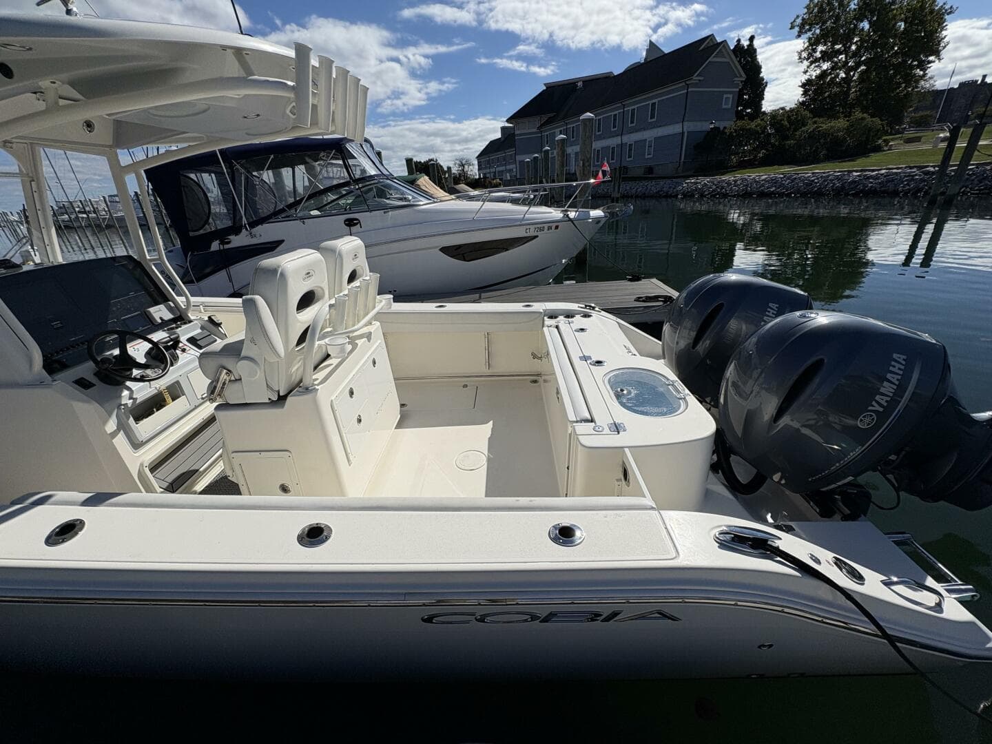 2022 Cobia 28 — photo 7