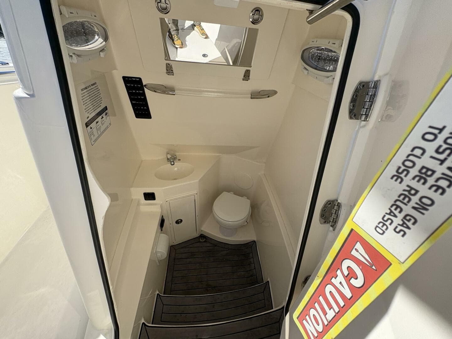 2022 Cobia 28 — photo 34