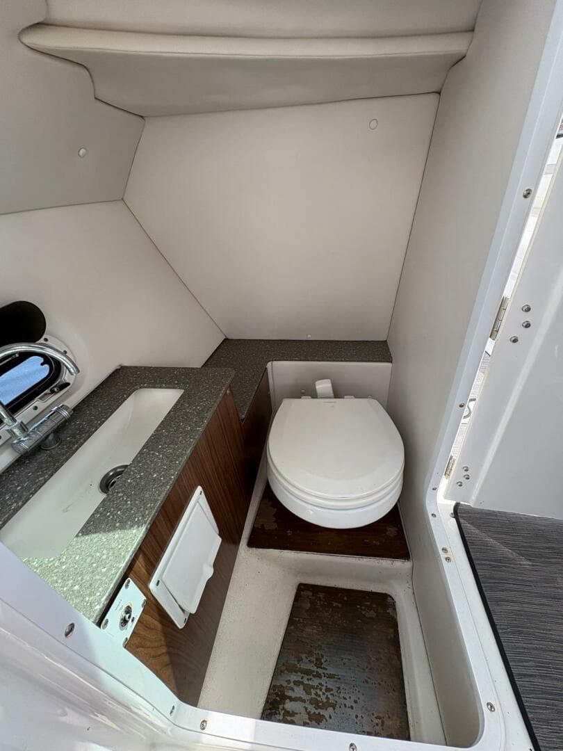 2020 Four Winns Hd 240 OB — photo 9