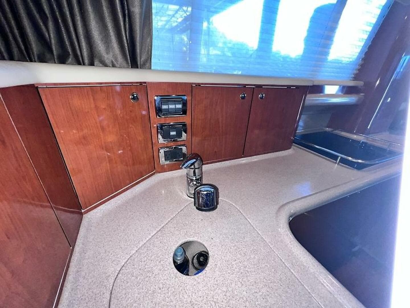 2003 Sea Ray 480 Sedan Bridge — photo 40