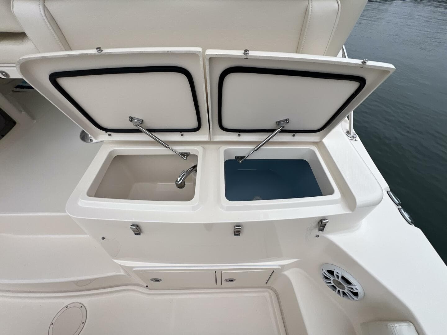 2018 Grady-White 370 Express — photo 21