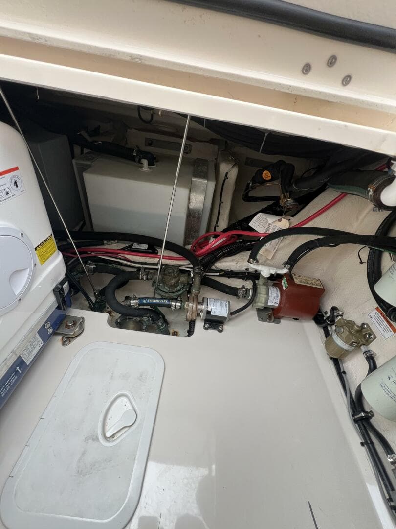 2018 Grady-White 370 Express — photo 28