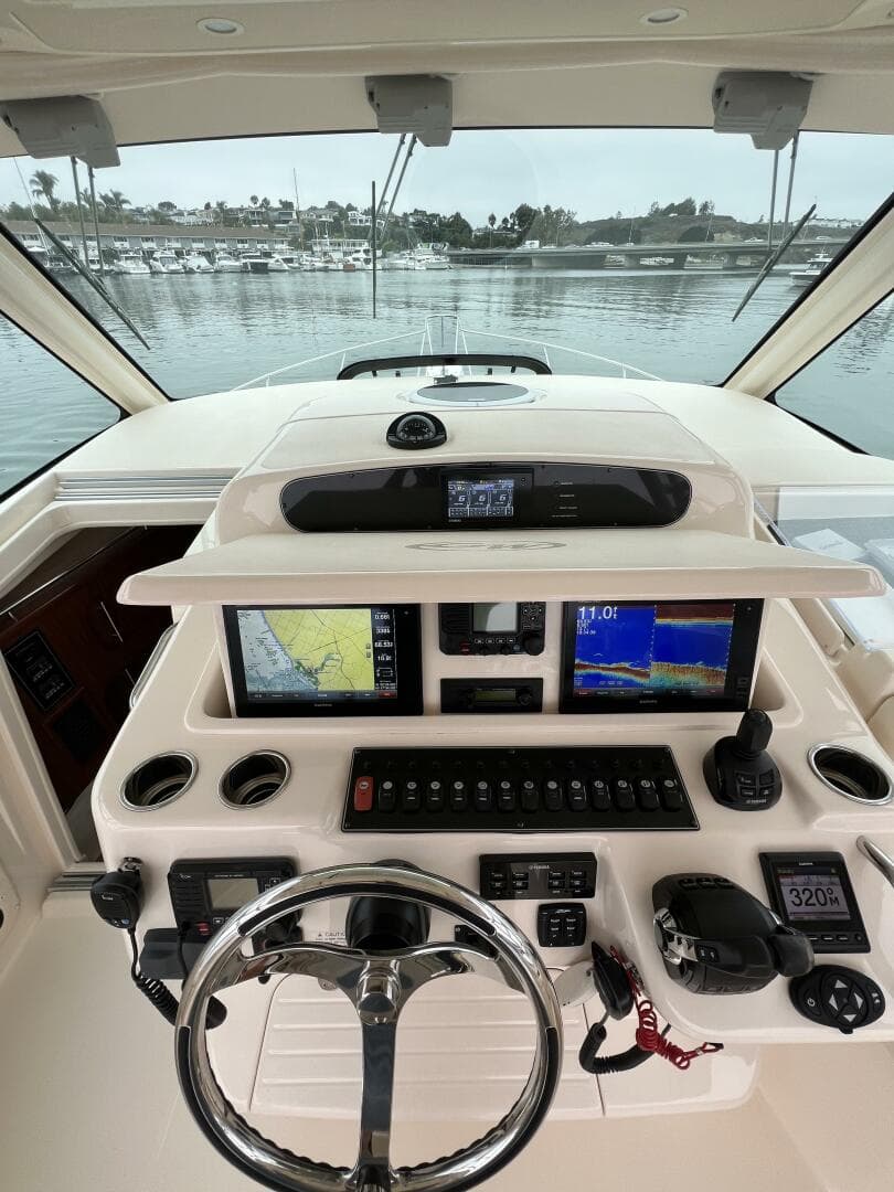 2018 Grady-White 370 Express — photo 2