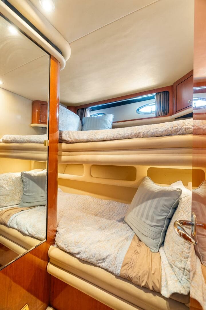 2001 Sea Ray 540 Cockpit — photo 32