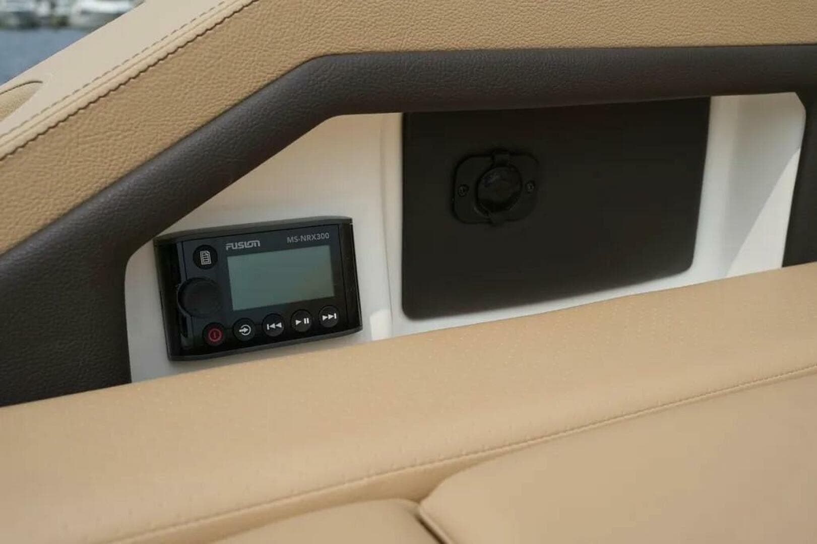 2023 Sea Ray Slx 310 Outboard — photo 24