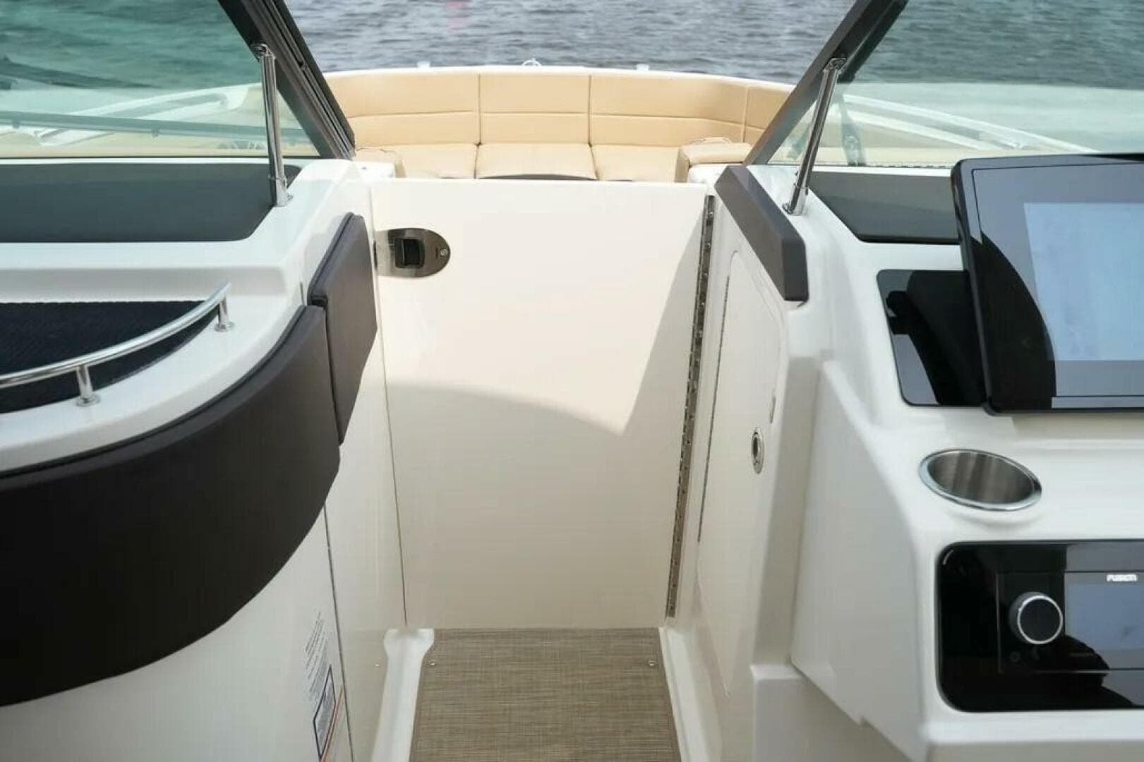 2023 Sea Ray Slx 310 Outboard — photo 18