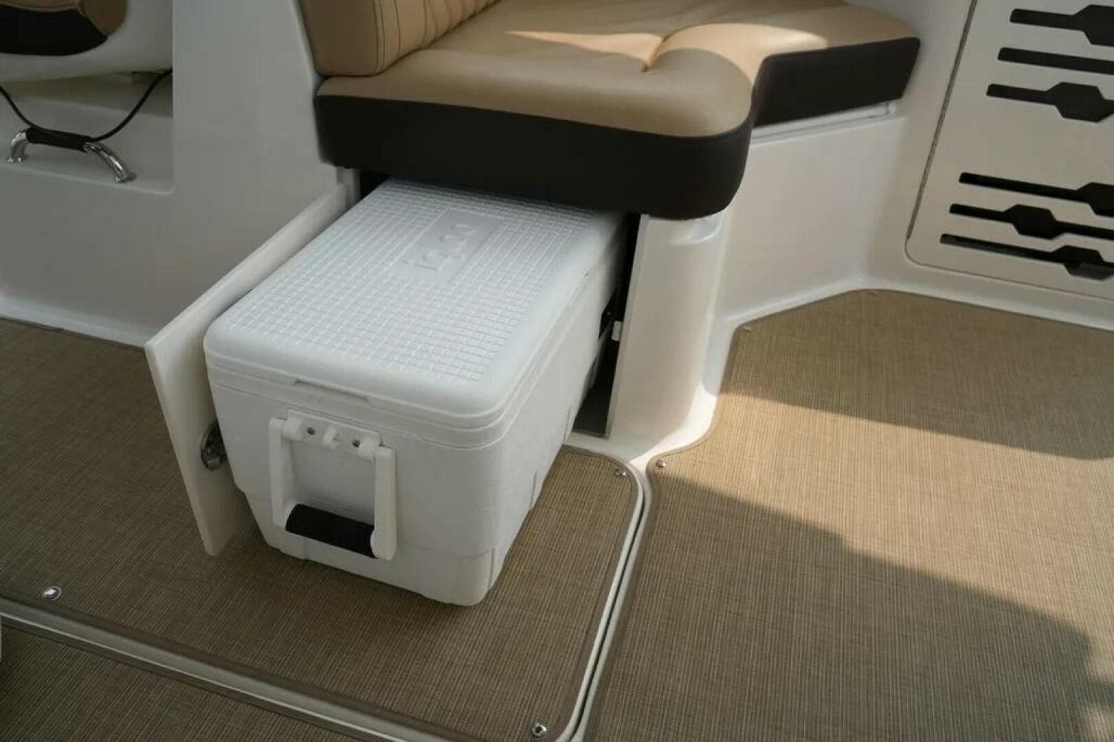 2023 Sea Ray Slx 310 Outboard — photo 12