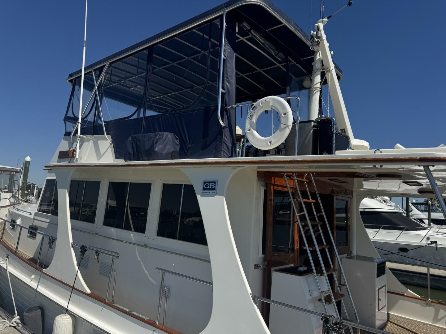 1997 Grand Banks Europa 46 — photo 11