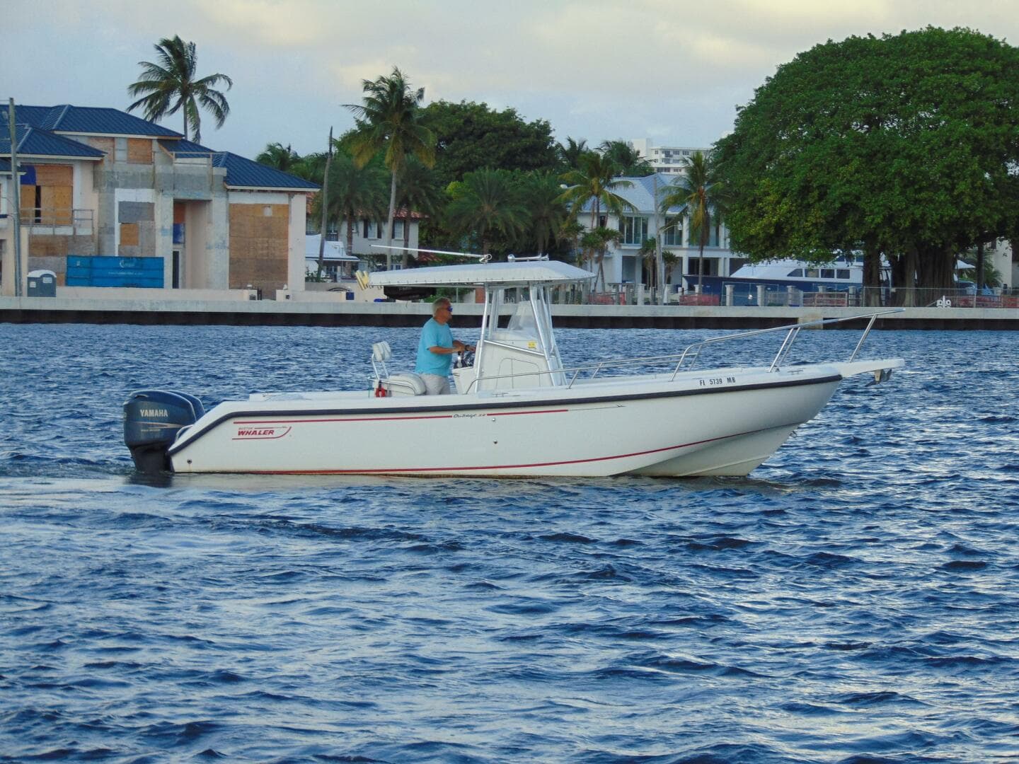 2001 Boston Whaler 26 Outrage — photo 1