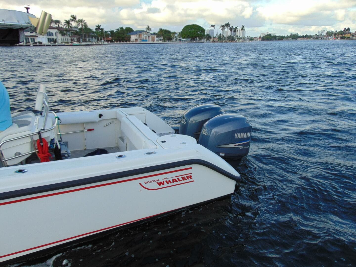 2001 Boston Whaler 26 Outrage — photo 7