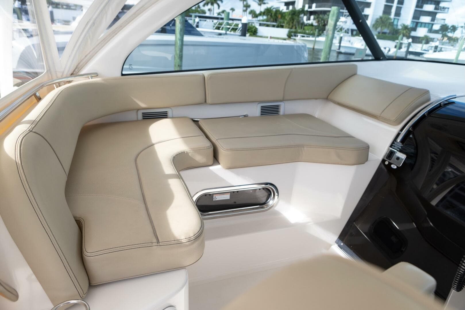 2018 Pursuit OS 385 — photo 16