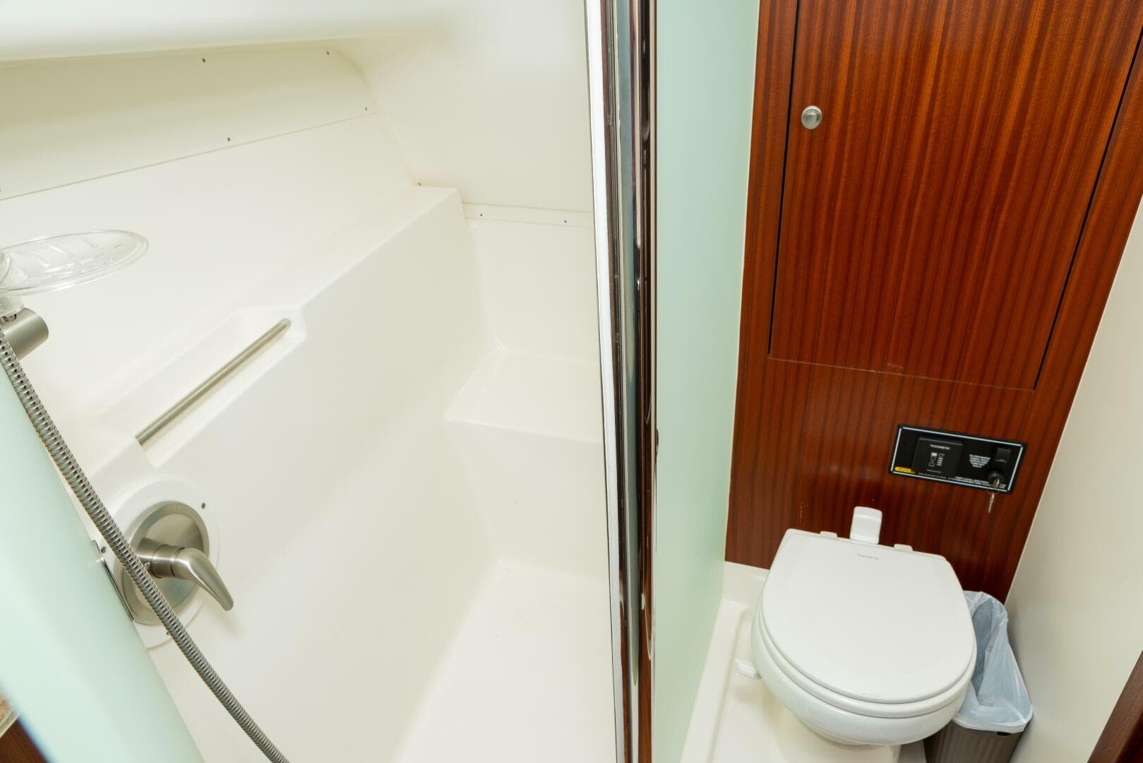 2018 Pursuit OS 385 — photo 12