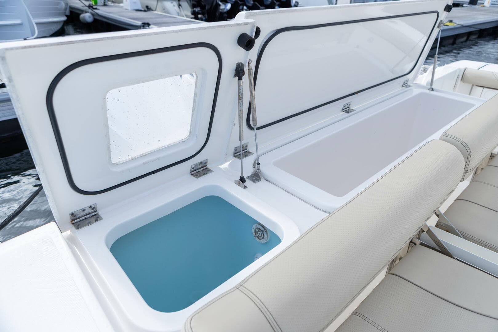 2018 Pursuit OS 385 — photo 23