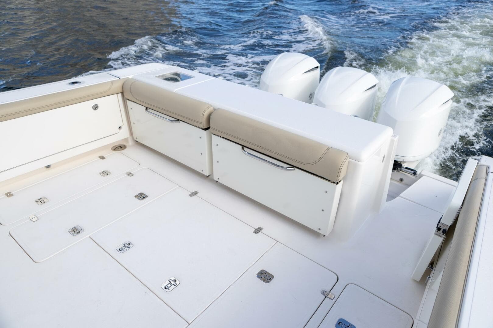 2018 Pursuit OS 385 — photo 24