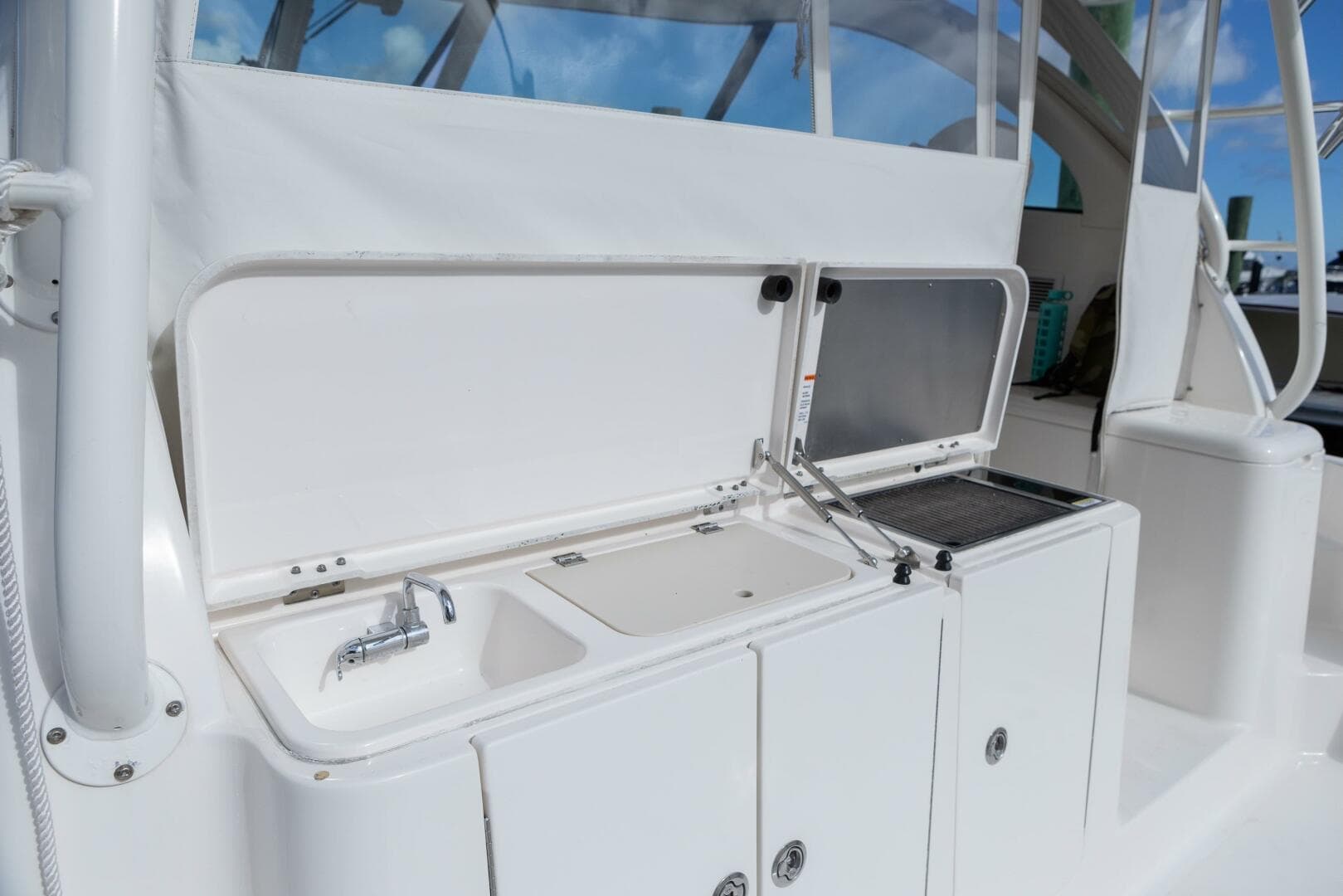 2018 Pursuit OS 385 — photo 20