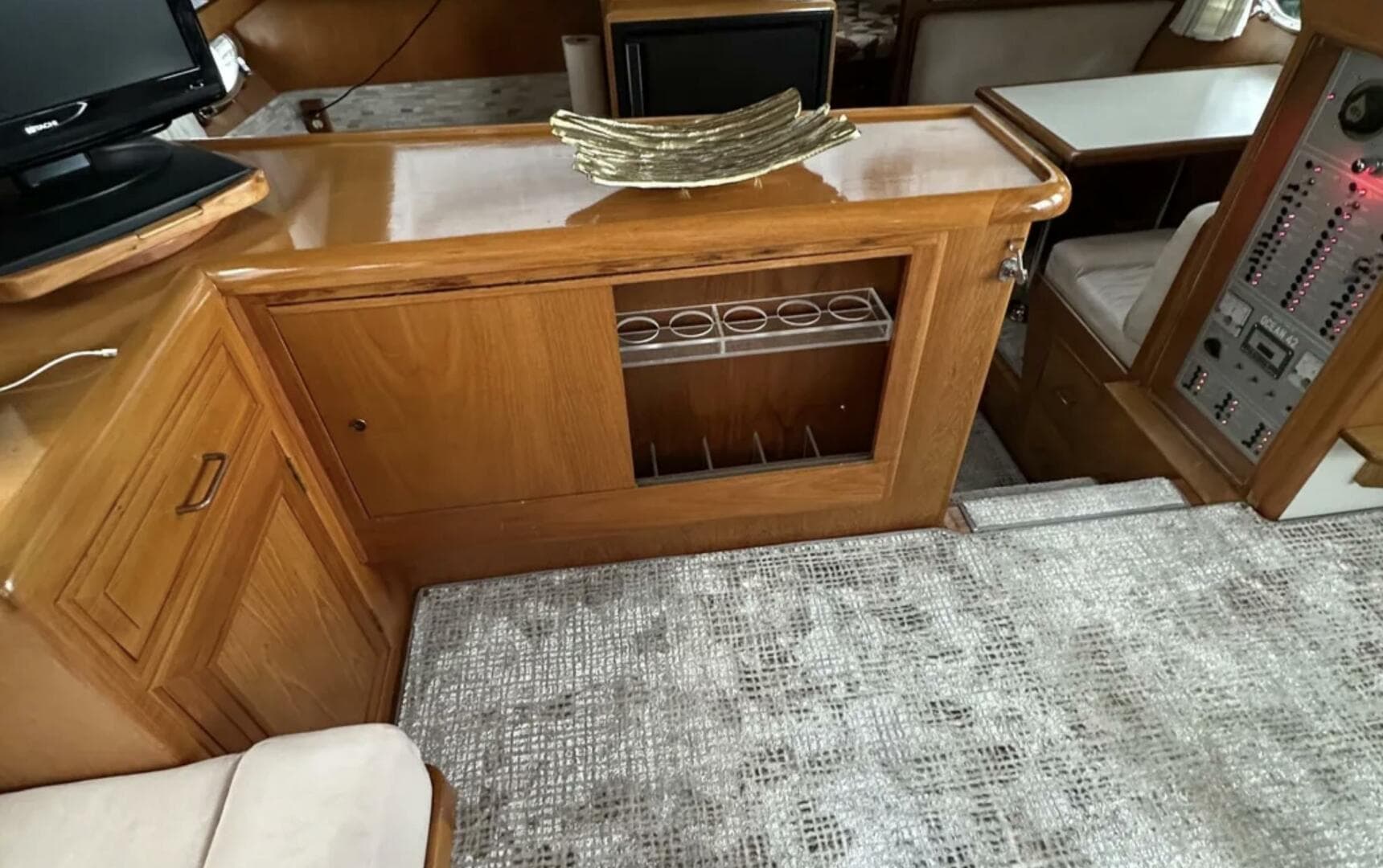 1988 Ocean Alexander 42 Aft Cabin — photo 16