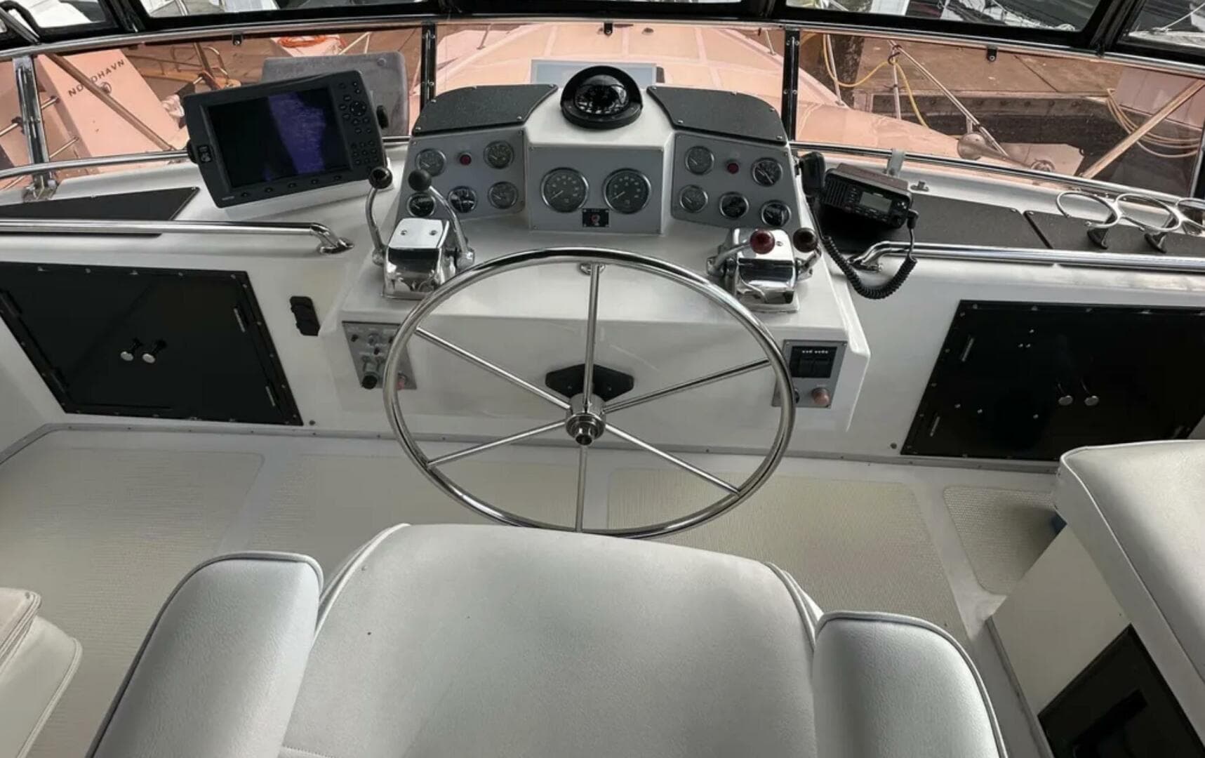 1988 Ocean Alexander 42 Aft Cabin — photo 2