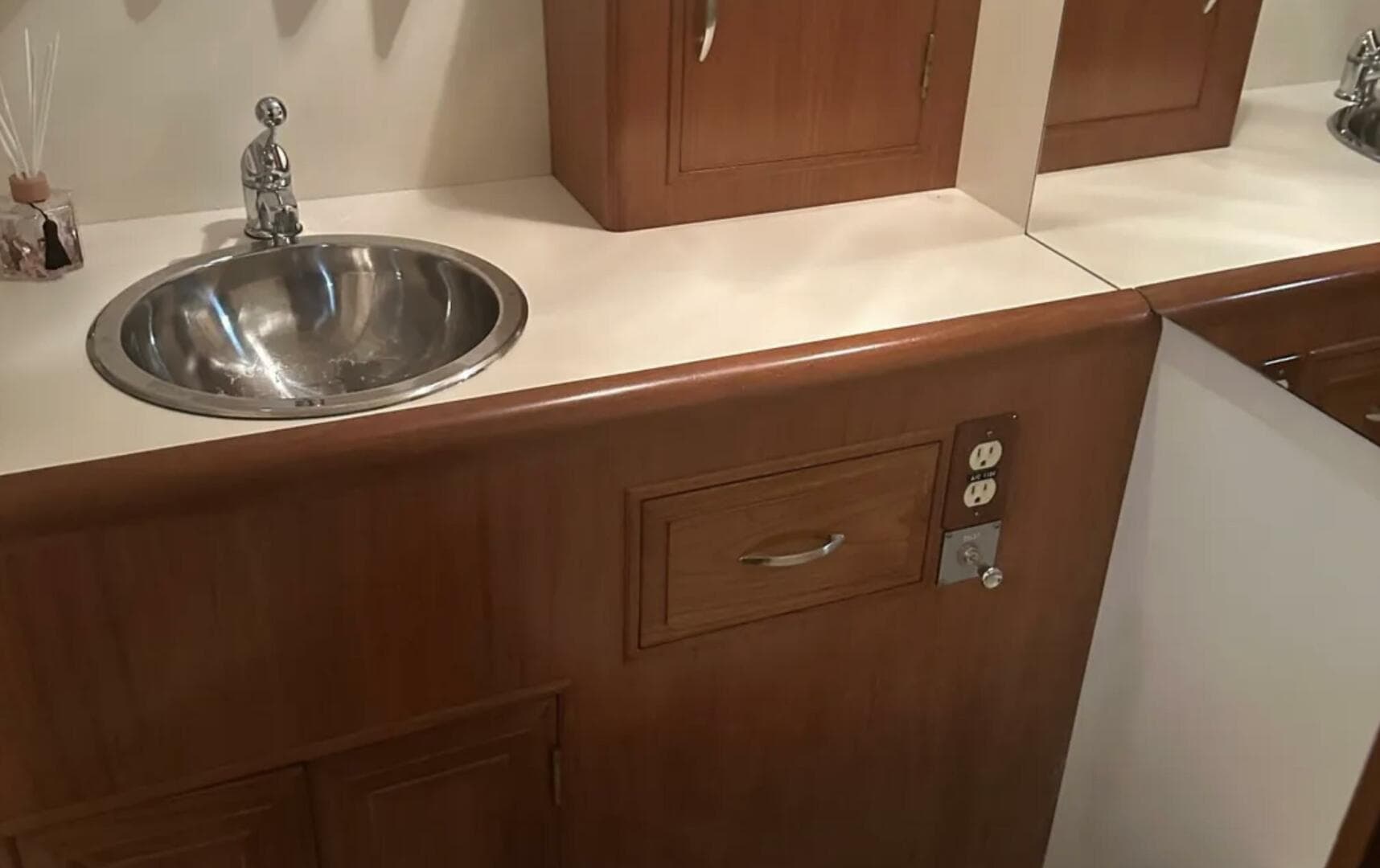 1988 Ocean Alexander 42 Aft Cabin — photo 11