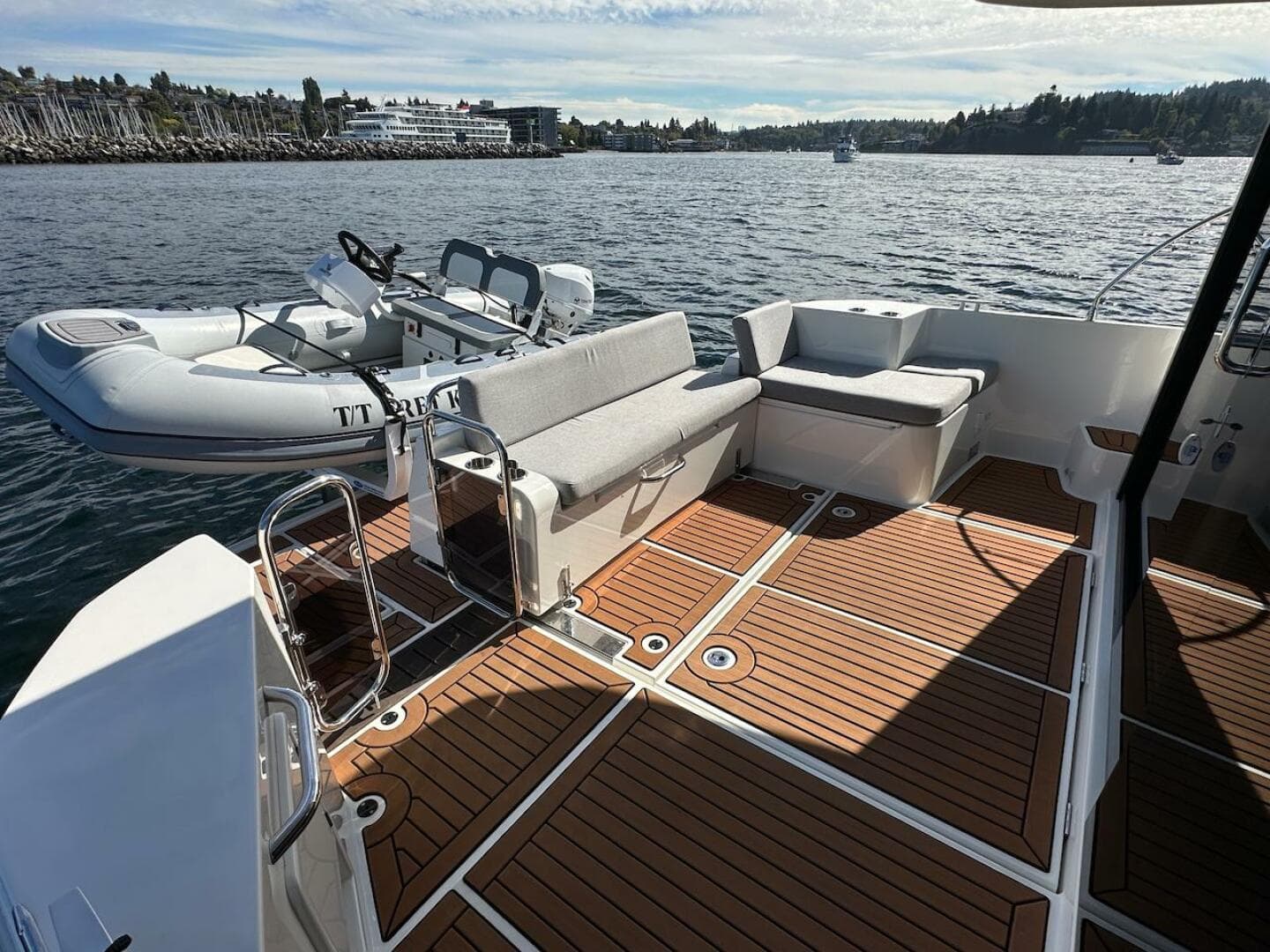 2024 Beneteau Swift Trawler 41 Sedan — photo 14