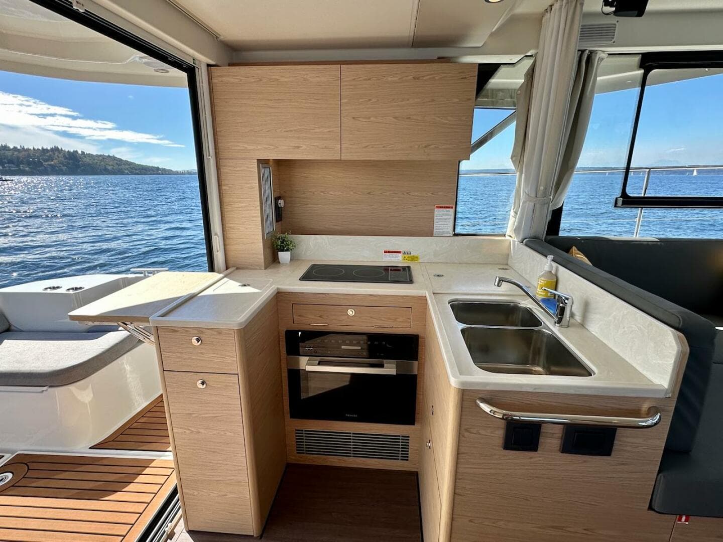 2024 Beneteau Swift Trawler 41 Sedan — photo 34