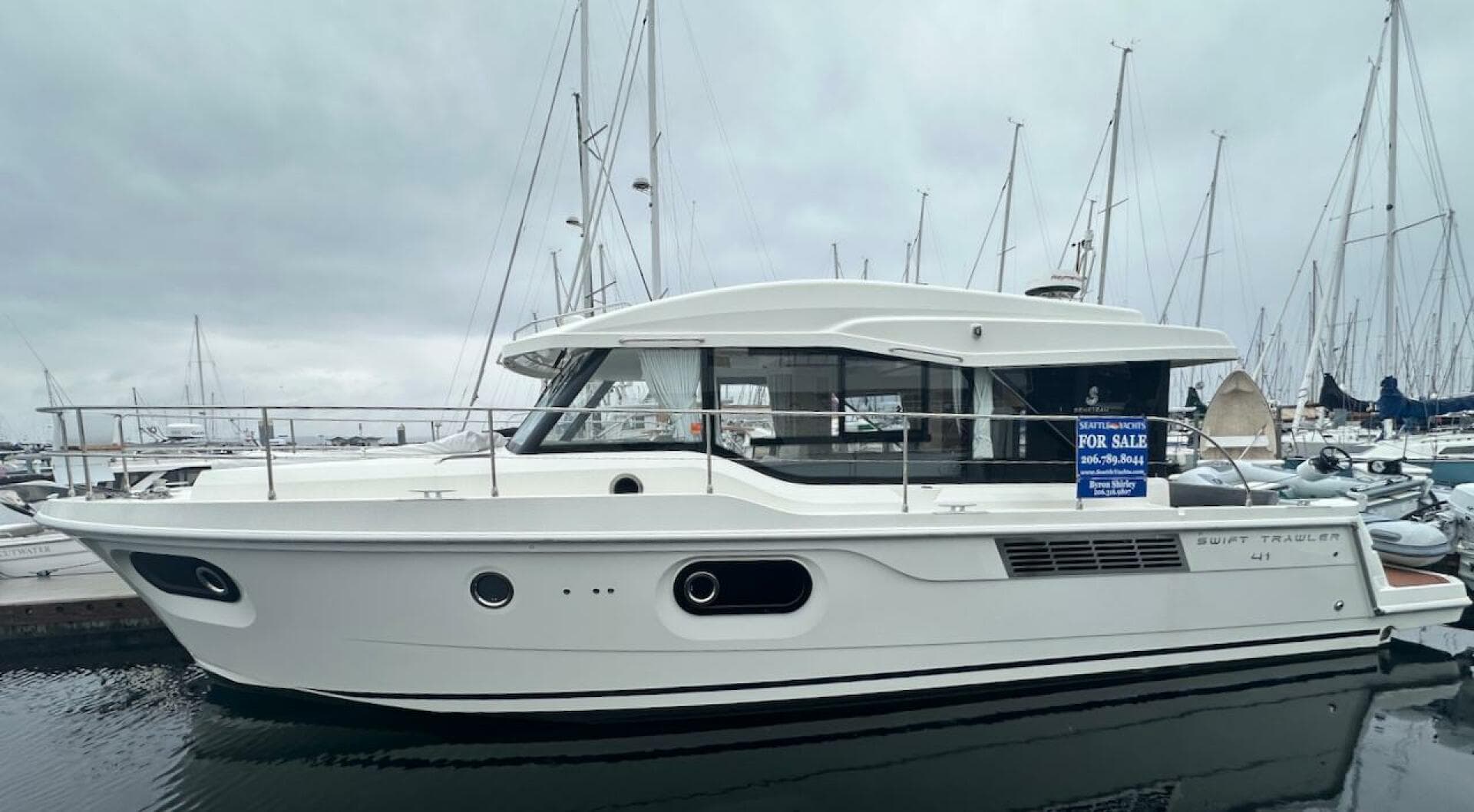 2024 Beneteau Swift Trawler 41 Sedan — photo 2