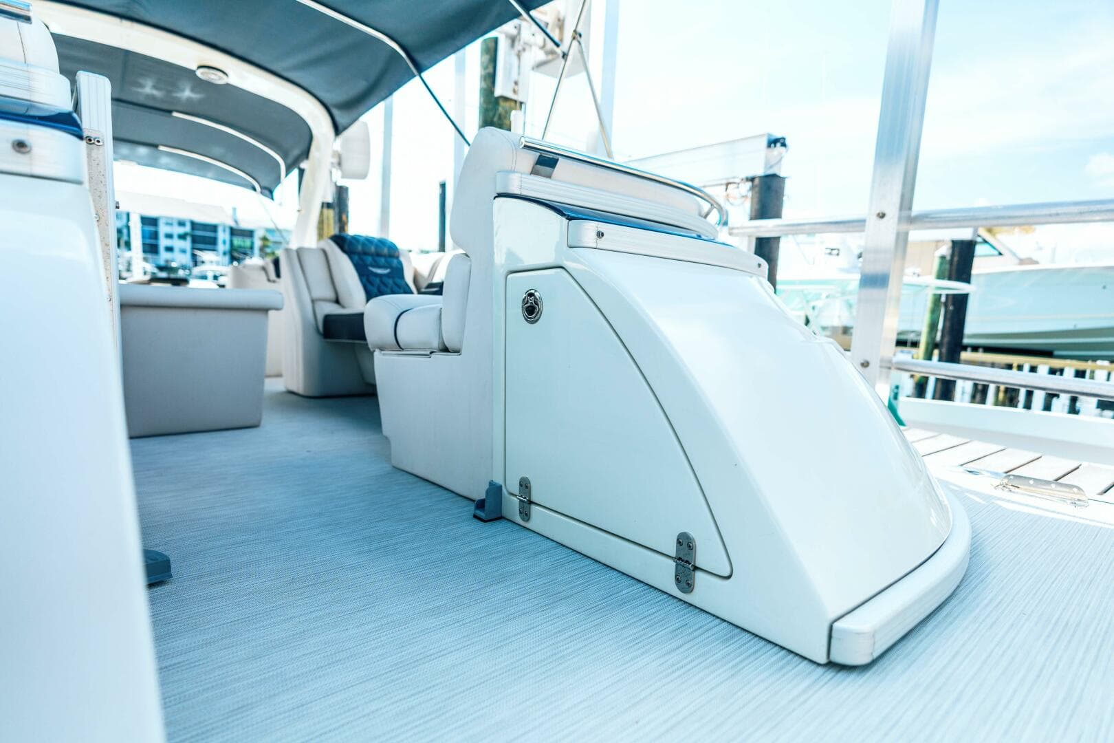 2024 Bennington Qsbax 2 Swingback — photo 11