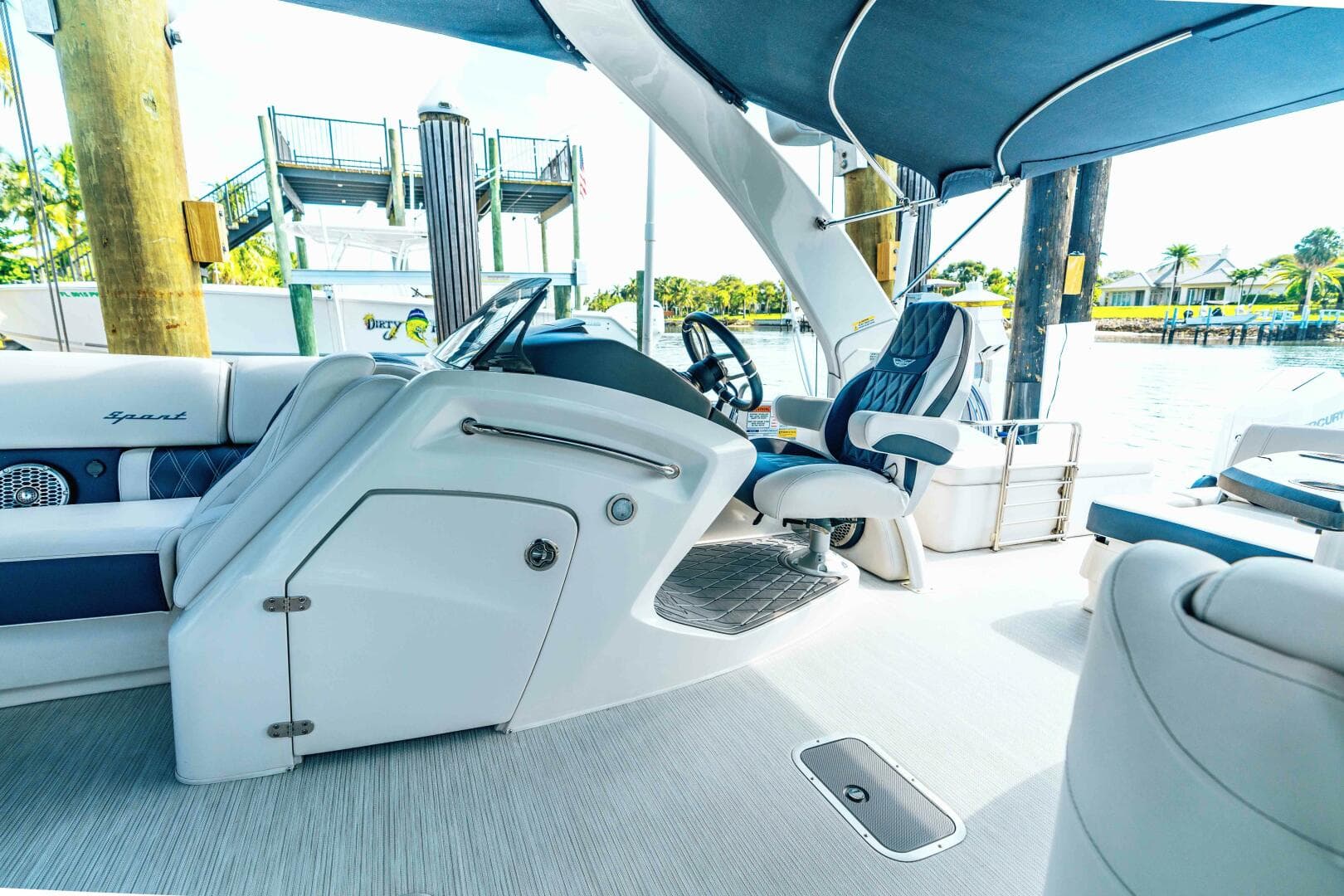 2024 Bennington Qsbax 2 Swingback — photo 23