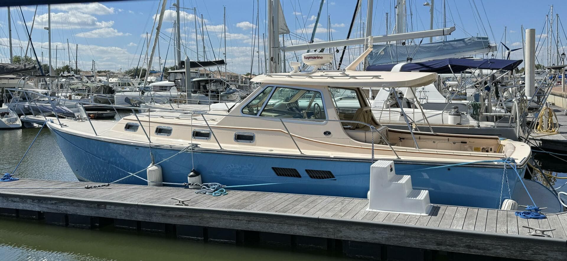 2004 Island Packet 360 Hardtop Express Cruiser — photo 1