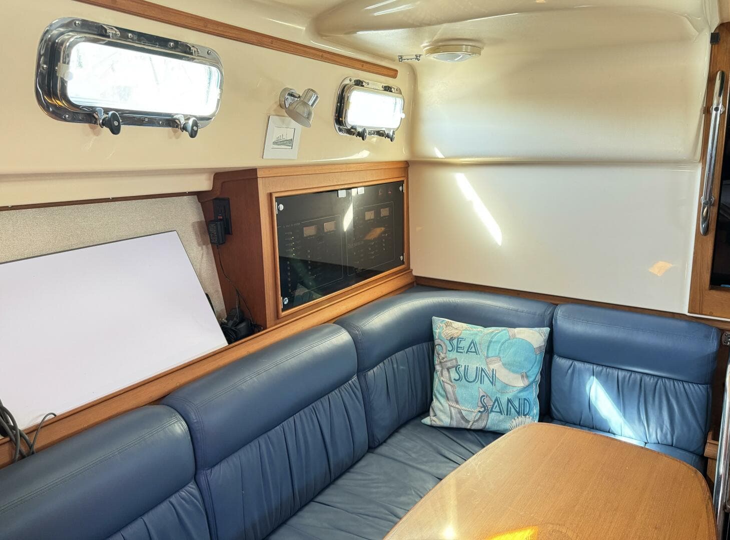 2004 Island Packet 360 Hardtop Express Cruiser — photo 16