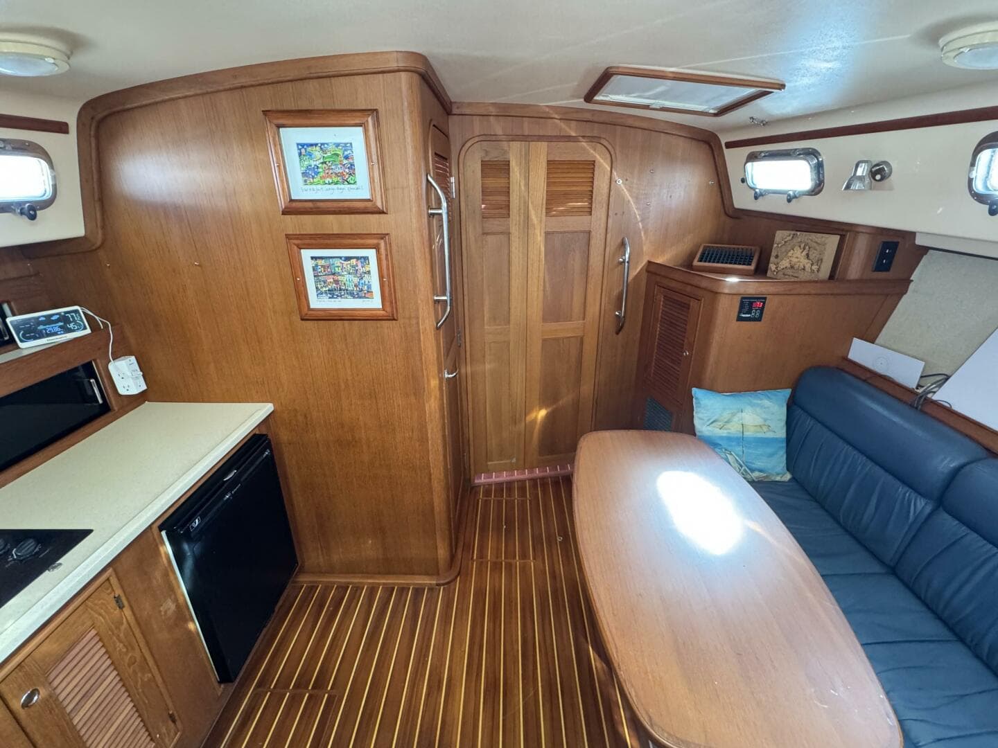 2004 Island Packet 360 Hardtop Express Cruiser — photo 13