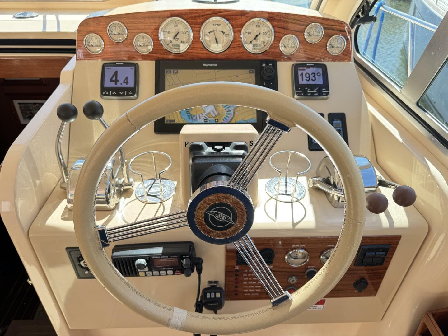 2004 Island Packet 360 Hardtop Express Cruiser — photo 9