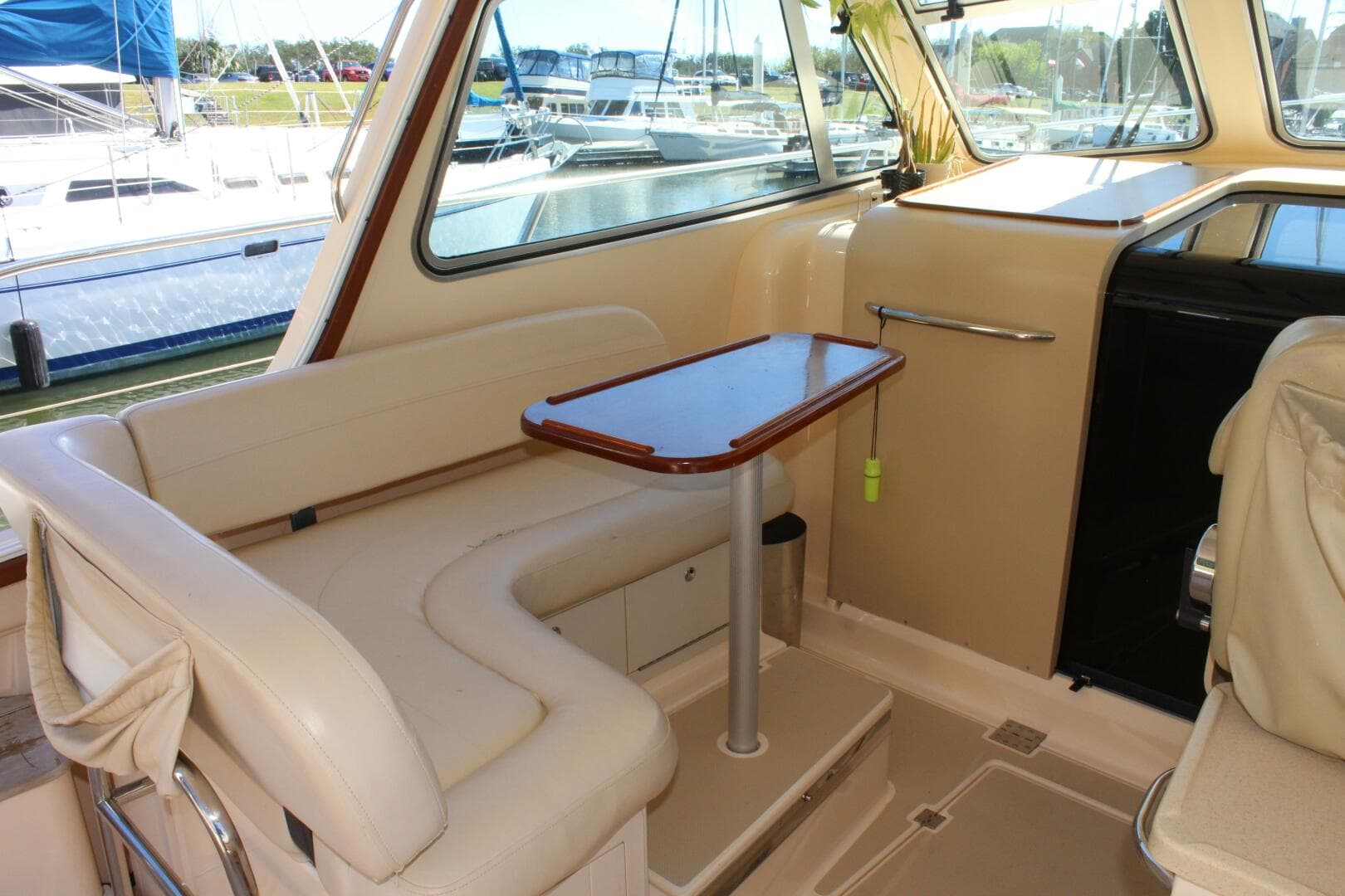 2004 Island Packet 360 Hardtop Express Cruiser — photo 12